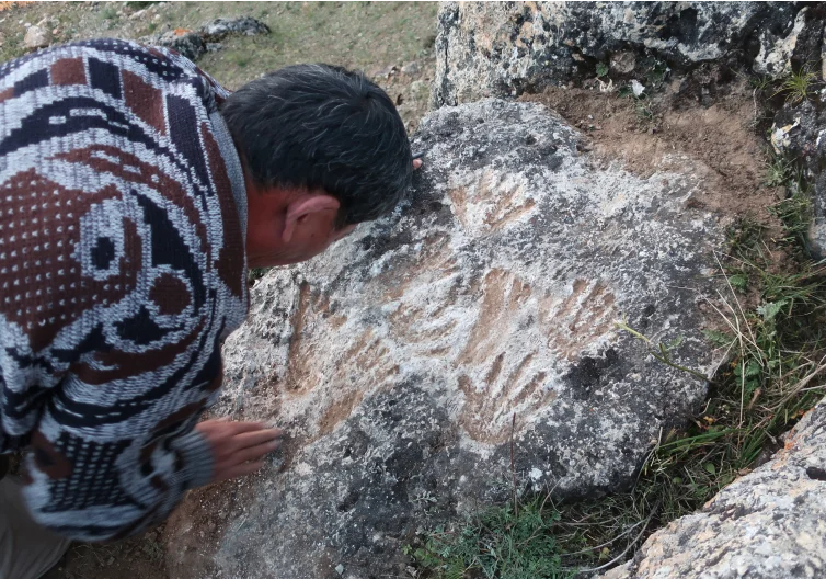 Het oudste kunstwerk, handen en voeten afgedrukt in kalk